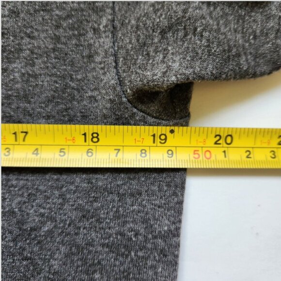 The Grinch T-Shirt Christmas De Seuss Size Med. Unisex He's A Mean One Grey - Picture 5 of 7